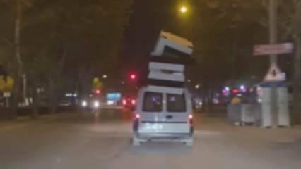 Hafif ticari araç üzerinde koltuk taşıdı! Görüntüler sosyal medyaya düşünce ceza yedi