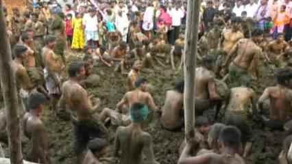 Hindistan'da inek dışkısıyla festival kutlaması yaptılar