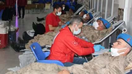 Karab&uuml;k'te kan stokları azalınca Mehmet&ccedil;ik kolları sıvadı