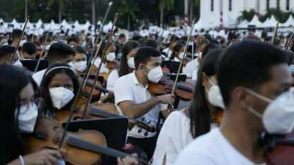Venezuela'da 12 bin kişilik orkestrayla rekor denemesi