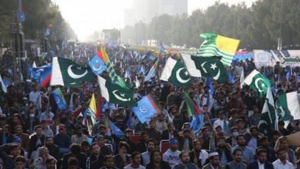 Pakistan'da 10 bin öğrenciden "eğitimde adalet" protestosu