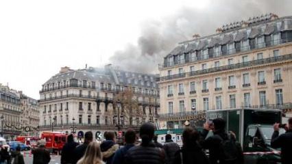 Paris'te tarihi binada yangın!