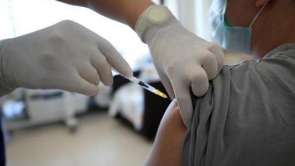 Bakan Koca: Türkiye ihtiyaç sahibi ülkeler için 10 milyon doz aşı hibesi yapacak