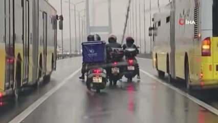 15 Temmuz Şehitler Köprüsü’nde motokuryelerin rüzgarla imtihanı