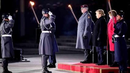 Almanya Başbakanı Merkel'e askeri veda töreni 