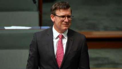 Avustralya Eğitim Bakanı istismar iddiaları sebebiyle görevini bıraktı