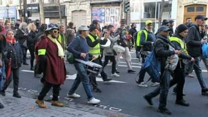 Fransa’da Sarı Yelekliler yeniden sokağa indi