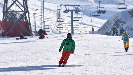 Kayak tutkunları Palandöken'e akın etti