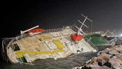 İstanbul'da kıyıya oturan gemi battı