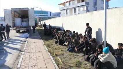 TIR'ın dorsesinden Afganistan uyruklu 56 düzensiz göçmen çıktı