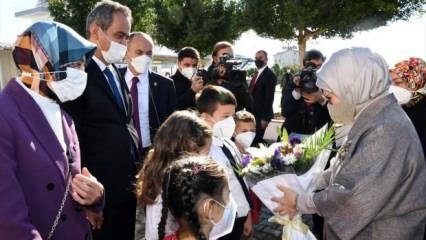 Emine Erdoğan'dan öğrencilere çifte müjde