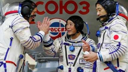 Japon milyarder asistanıyla uzaya çıktı
