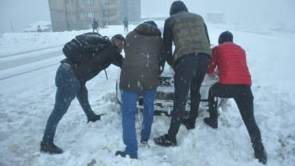 Ara&ccedil;lar kara g&ouml;m&uuml;ld&uuml; vatandaşlar yolda kaldı!
