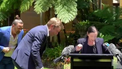 Avustralyalı Bakanın 'örümcek' paniği: Konuşmasını böldü