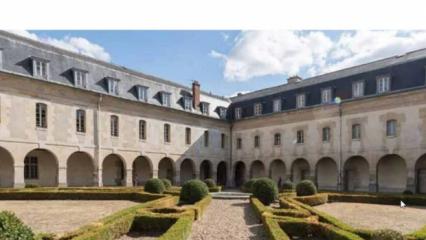Fransa Versay Sarayı'nın bir bölümü BAE'ye satıyor!