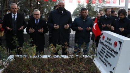 Kültür ve Turizm Bakanı Ersoy, şehit Ömer Halisdemir'in kabrini ziyaret etti