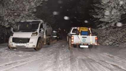 Spil Dağı'nda mahsur kalan vatandaşlar kurtarıldı