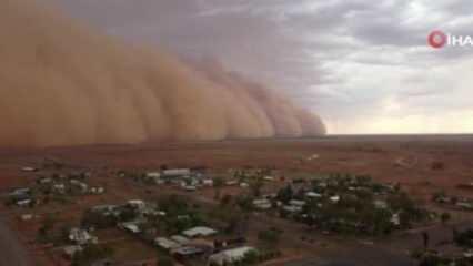 Avustralya'da dev kum fırtınası! Film sahnelerini aratmadı
