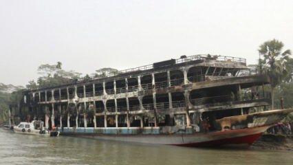 Bangladeş'te feribot yangını: Can kaybı 38'e çıktı