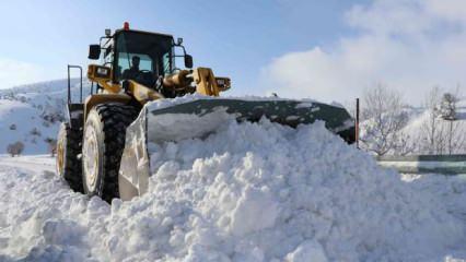 Sivas'ta kar yağışı etkili oldu: 24 köye ulaşım sağlanamıyor!