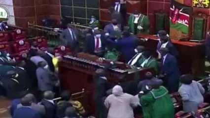 Kenya Meclisi’nde yumruklu kavga