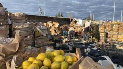 Nevşehir’de kaza! Devrilen tırdaki limon kasaları yolu kapattı
