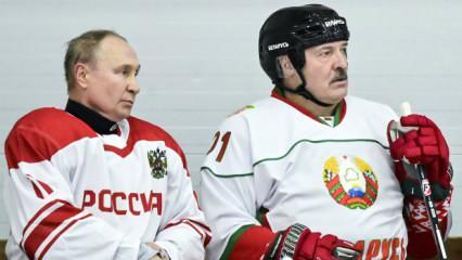 Putin ve Lukaşenko buz hokeyi oynadı