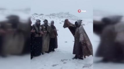Suudi Arabistan’da kar sevinci! Böyle kutladılar
