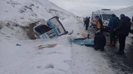 Ambulans kaza yaptı: 2'si sağlık görevlisi 5 yaralı