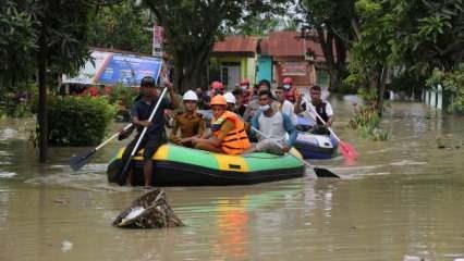 Endonezya'da sellerde 8 kişi öldü