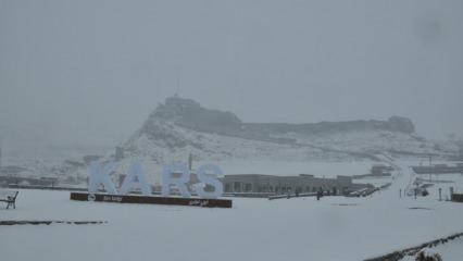 Karslıların kar mücadelesi sürüyor! 51 köy ulaşıma kapandı