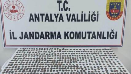 Antalya'da tarihi eser operasyonunda 474 sikke ele geçirildi