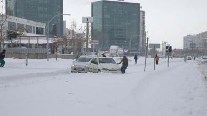 Diyarbakır'da son 49 yılın en yüksek kar yağışı görüldü