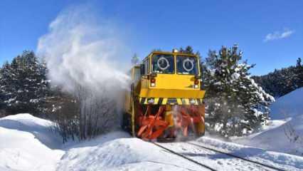 Güvenli demir yolu ulaşımı için TCDD görevlileri buz mesaisinde