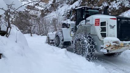 Hakkari&rsquo;de 285 yerleşim yerinin ulaşımı kar nedeniyle kapandı