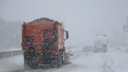 İzmir’de ulaşıma kar engeli: Onlarca vatandaş mahsur kaldı
