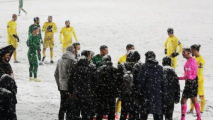 TFF 1. Lig maçında kar yağışı futbola izin vermedi!