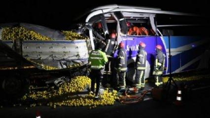 Denizli'de yolcu otobüsü ve Tır çarpıştı! Kahreden kaza
