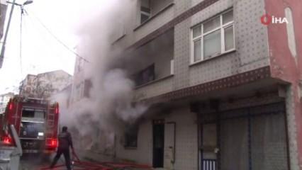 Bağcılar'da yangında apartmanda mahsur kalan 8 kişi kurtarıldı