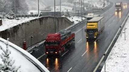 Bolu T&uuml;neli'nde İstanbul y&ouml;n&uuml; kar temizliği i&ccedil;in trafiğe kapanacak