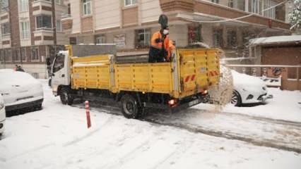 Gaziosmanpaşa'da kışla mücadele için ekipler 24 saat görev başında!