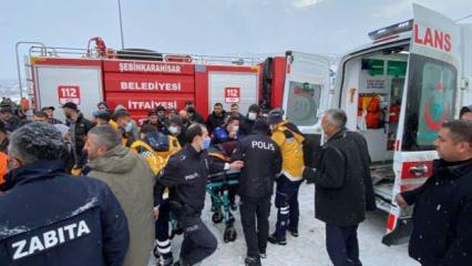 Giresun'da buzlu yolda kontrolden çıkan yolcu otobüsü devrildi: 9 yaralı