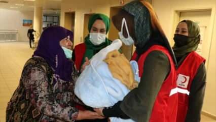 Iğdır'da yeni doğum yapan annelere Türk Kızılayı'ndan bohça
