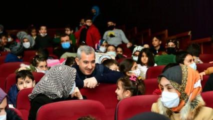 Öğrenciler ‘Başkan Çınar'dan öğrencilere karne hediyesi' sinema etkinliklerine katıldı