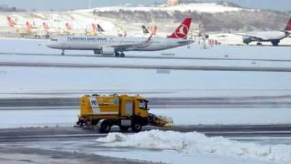 Son dakika: İstanbul Havalimanı'nda iniş ve kalkışların iptal saati 13.00'e kadar uzatıldı