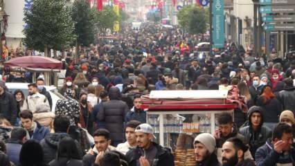 Uzun süre sonra Taksim'de dikkat çeken kalabalık