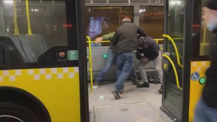 Metrobüste bıçaklı saldırgan dehşeti! Panik anları kamerada 