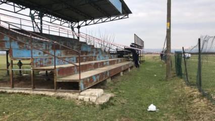 Sakarya’da hazırlık maçı sırasında kaza! Tribün çöktü: 3 çocuk yaralandı