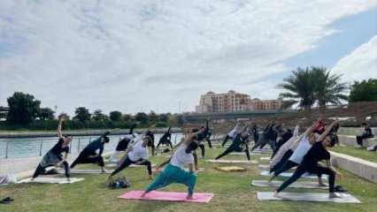 Suudi Arabistan'da açık alanda ilk kez toplu yoga yapıldı