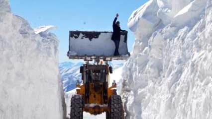 Yüksekova’da 9 metrelik kar tünelleri şaşırtıyor